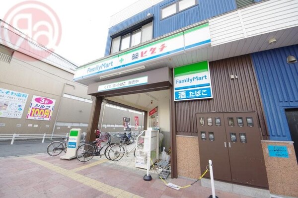 周辺環境(ファミリーマート 薬ヒグチ岩田南店 30m)