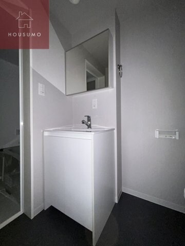 物件内観写真10　(朝の身支度には欠かせない独立洗面化粧台)