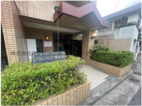 物件外観写真2　(建物の内部です)