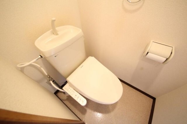 物件内観写真9　(コンパクトで使いやすいトイレです)