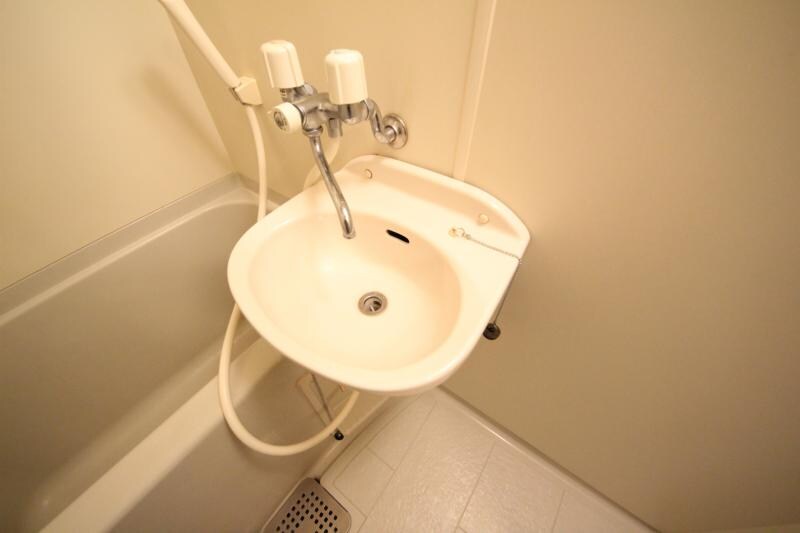 物件内観写真26　(明るい洗面所です)