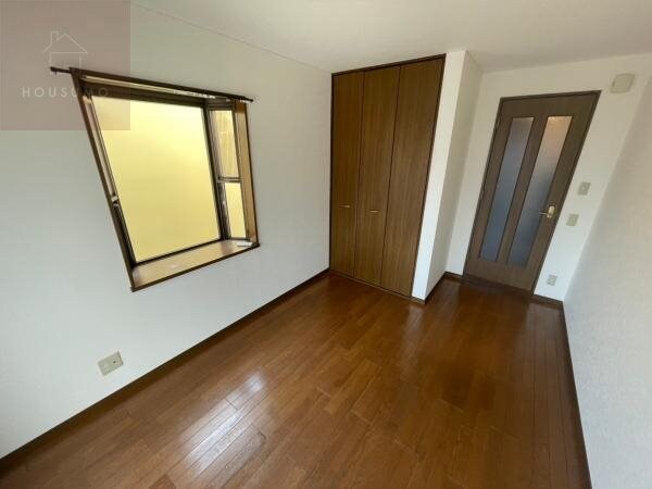 物件内観写真17　(こちらの居間で趣味の時間をお楽しみください)