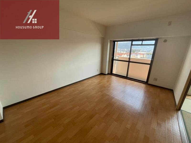 物件内観写真10　(おしゃれな居間です)