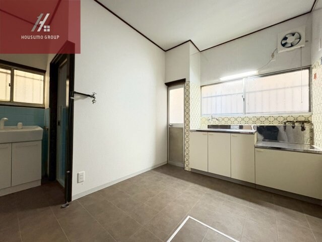 物件内観写真5　(ゆったりとしたリビングです)