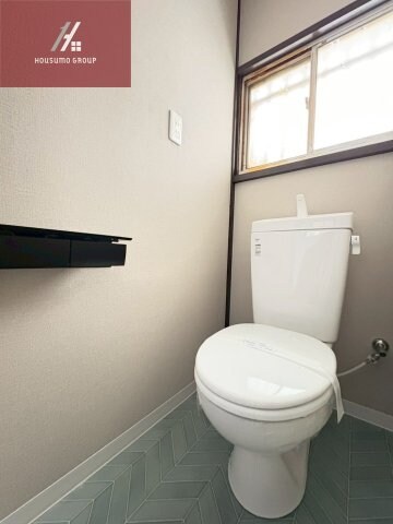 物件内観写真10　(ゆったりとした空間のトイレです)