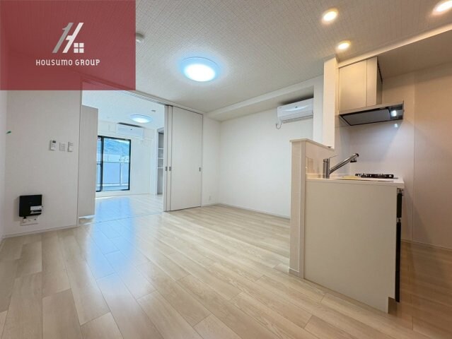 物件内観写真5　(こちらのリビングで趣味の時間をお楽しみください)