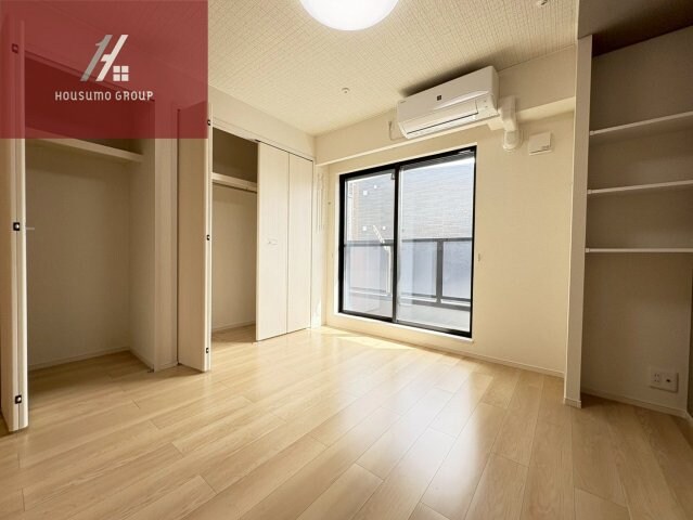 物件内観写真7　(落ち着いた色調の洋室です)