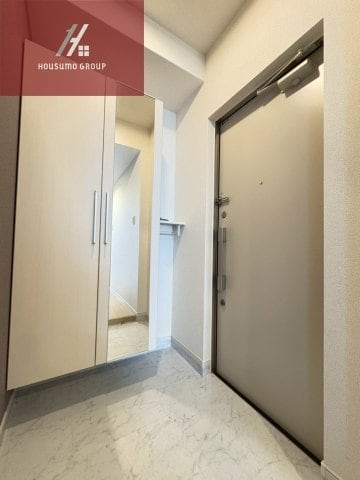 物件内観写真11　(ゆったりとした玄関です)