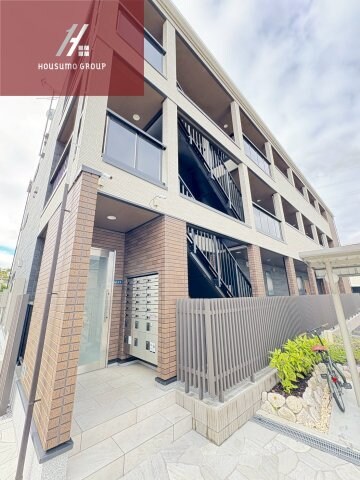 物件外観写真1　(外観は落ち着いています)