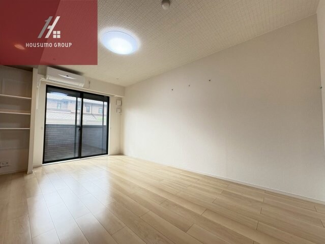 物件内観写真5　(ゆったりとした居間です)