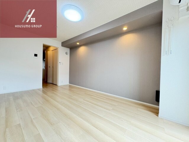 物件内観写真6　(こちらのリビングで趣味の時間をお楽しみください)