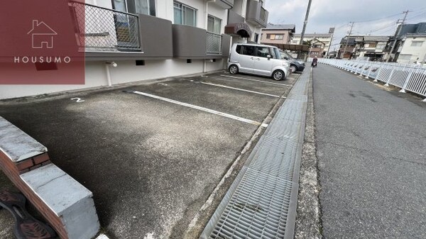 駐車場(駐車場です)