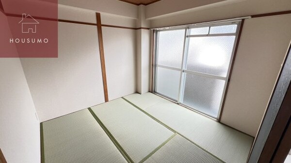 寝室(落ち着いて過ごせるお部屋なので、寝室にいかがでしょうか)