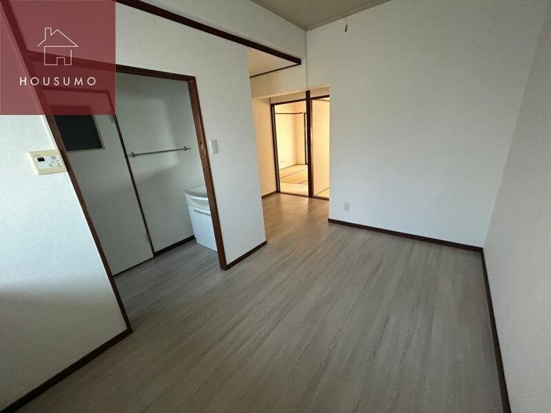 物件内観写真5　(おしゃれな居間です)