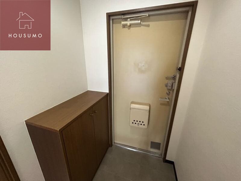 物件内観写真9　(収納もある玄関です)