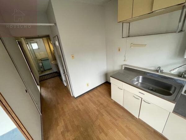 物件内観写真28　(こちらのリビングで趣味の時間をお楽しみください)