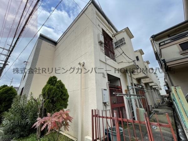 物件外観写真2　(落ち着いた雰囲気の外観です)