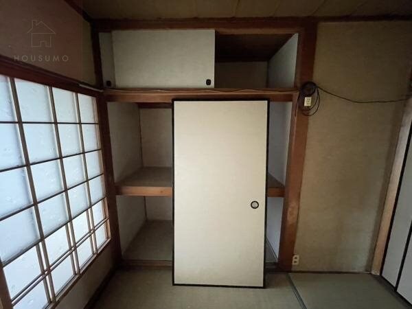 和室(畳の上でゆっくりとくつろげる和室です)
