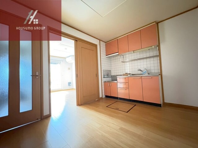 物件内観写真5　(こちらのリビングで趣味の時間をお楽しみください)