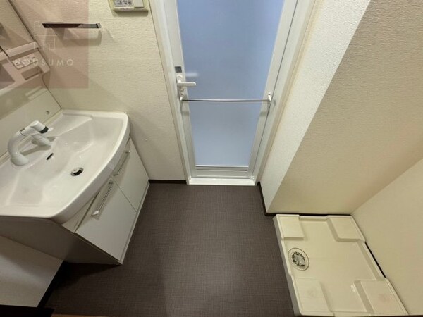 洗面・脱衣所(落ち着いたトイレです)