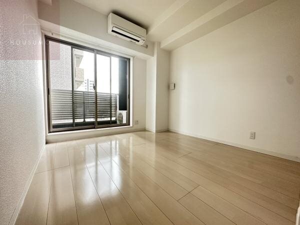 物件内観写真4　(ゆったりとした居間です)