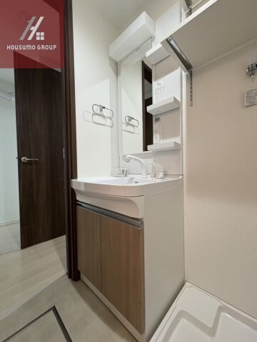 物件内観写真21　(朝の身支度には欠かせない独立洗面化粧台)