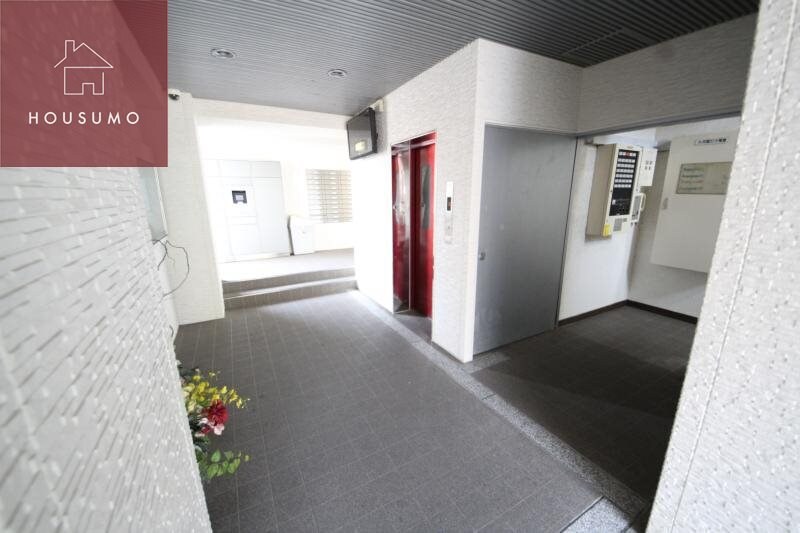 物件外観写真4　(清潔なロビーです)