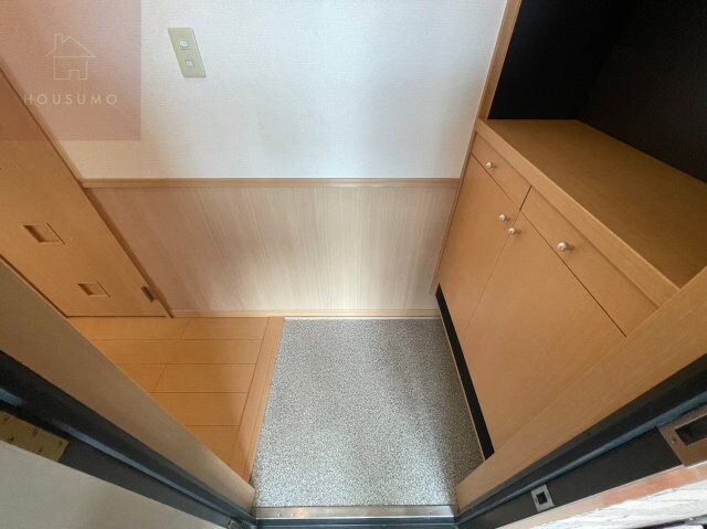 物件内観写真8　(落ち着いた玄関です)