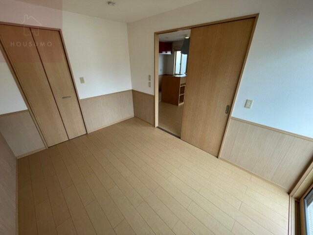 物件内観写真19　(広くて明るい寝室)