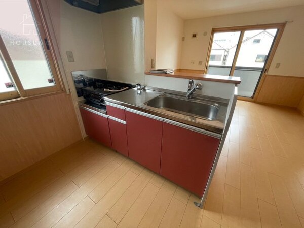 キッチン(コンパクトなキッチンで掃除もラクラク)