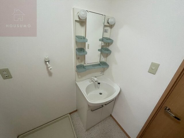 物件内観写真28　(独立洗面台で身支度をすべて済ませてしまいましょう)