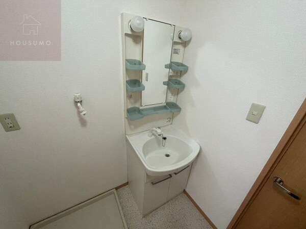 独立洗面台(独立洗面台で身支度をすべて済ませてしまいましょう)