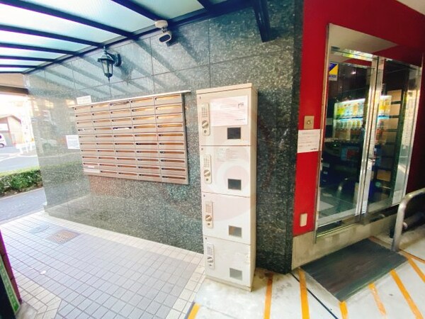 建物設備(落ち着いたエントランスです)