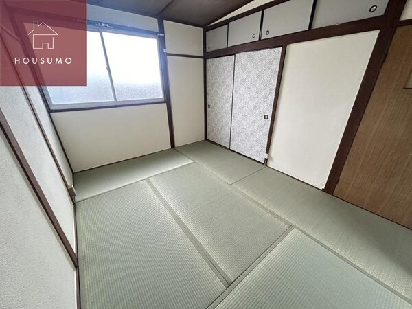 寝室(落ち着いた色調の寝室です)