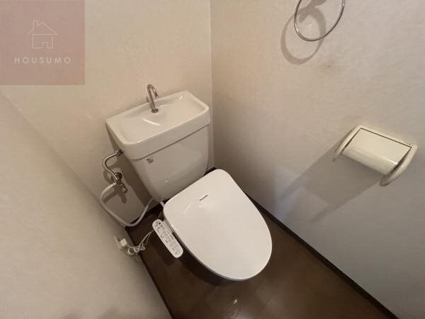 物件内観写真8　(ゆったりとした空間のトイレです)