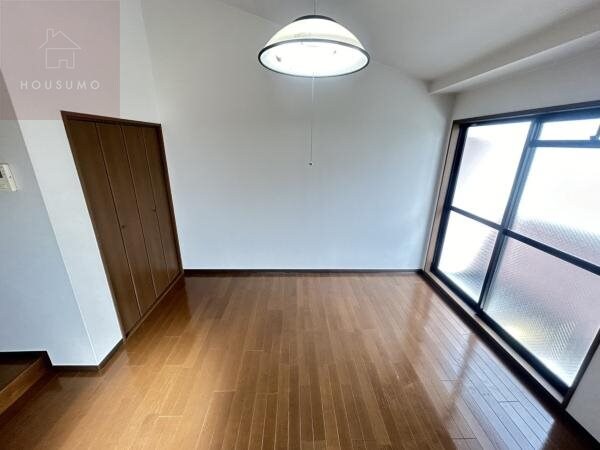 物件内観写真23　(明るい洋室です)