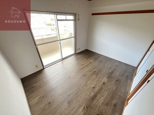 寝室(落ち着いて過ごせるお部屋なので、寝室にいかがでしょうか)