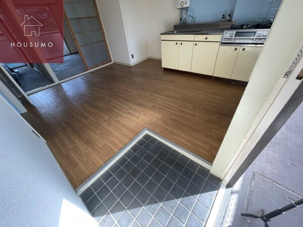 玄関(同施工会社・同型モデルの室内です。（参考写真・イメージ写真）)