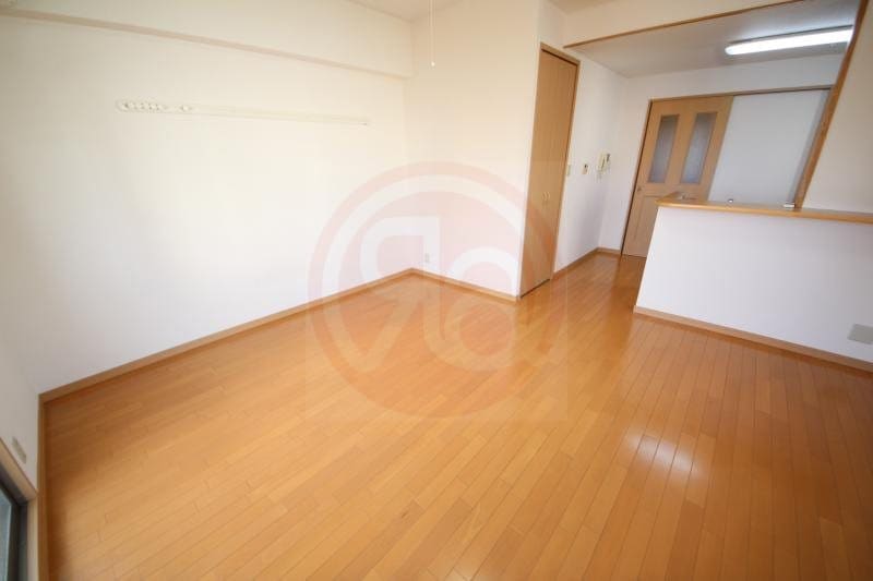 物件内観写真5　(ゆったりとした居間です)