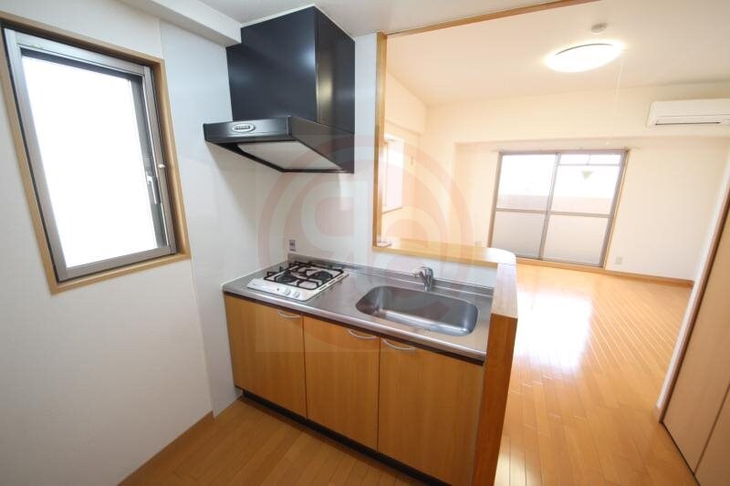 物件内観写真7　(コンパクトなキッチンで掃除もラクラク)