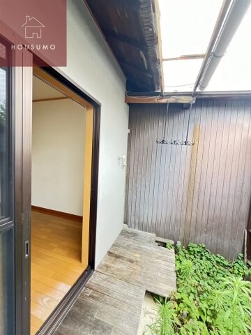 物件内観写真13　(開放的で明るい空間を演出してくれるバルコニーです)