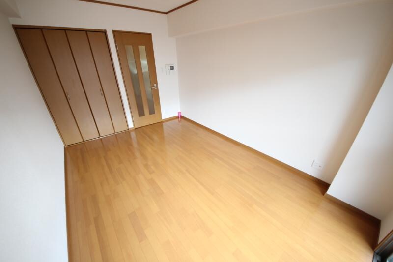 物件内観写真11　(明るい玄関です)