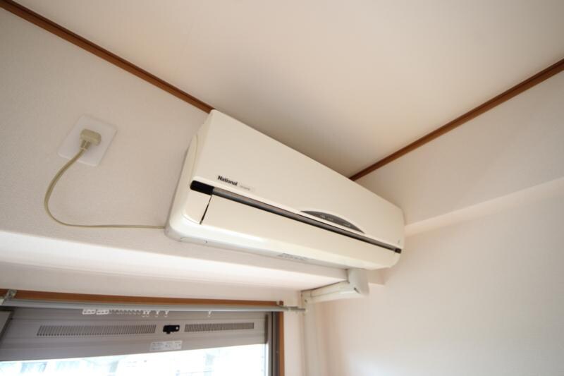 物件内観写真23　(明るい色調の室内です)