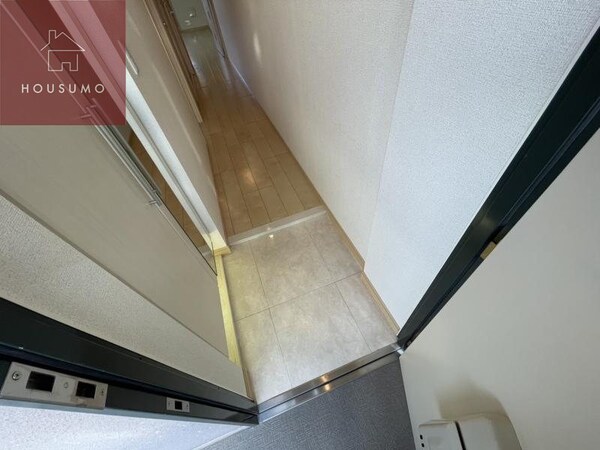 玄関(同施工会社・同型モデルの室内です。（参考写真・イメージ写真）)