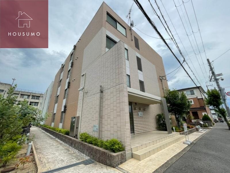 物件外観写真1　(外観は落ち着いています)