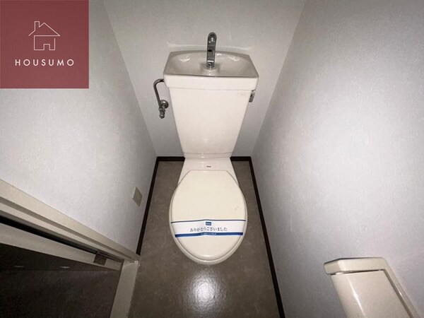 トイレ(落ち着いた色調のトイレです)