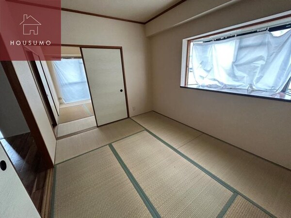和室(和室ならではの温かな和の空間で寛ぎの時間を過ごせます)