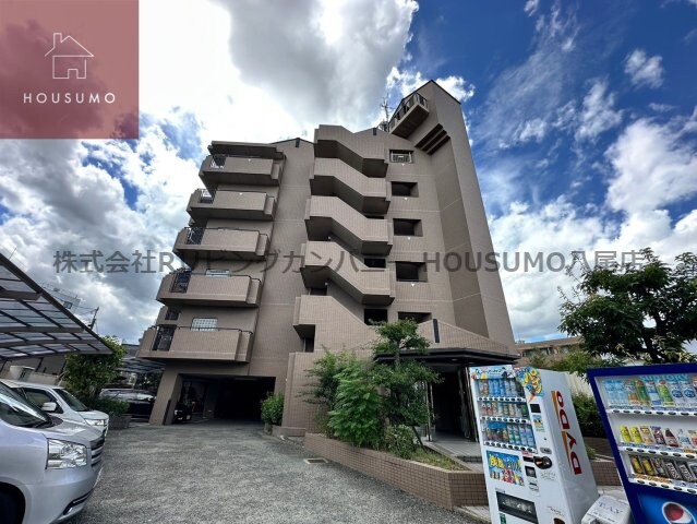 物件外観写真1　(落ち着いた雰囲気の外観です)