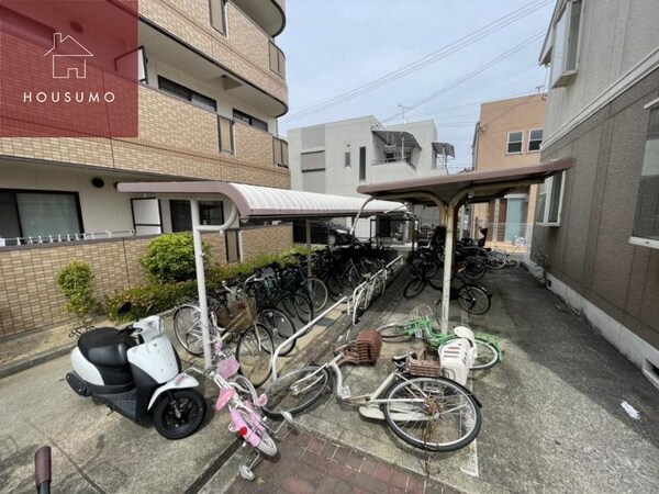 駐車場(駐車場に車を止められます)