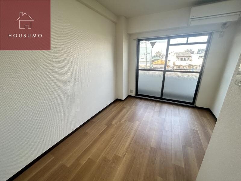 物件内観写真5　(おしゃれな居間です)